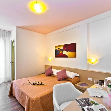 Hotel Victoria Bibione Buitenkant foto