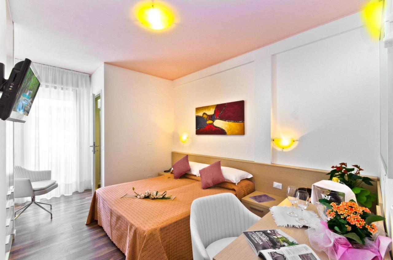 Victoria Hotel 3*